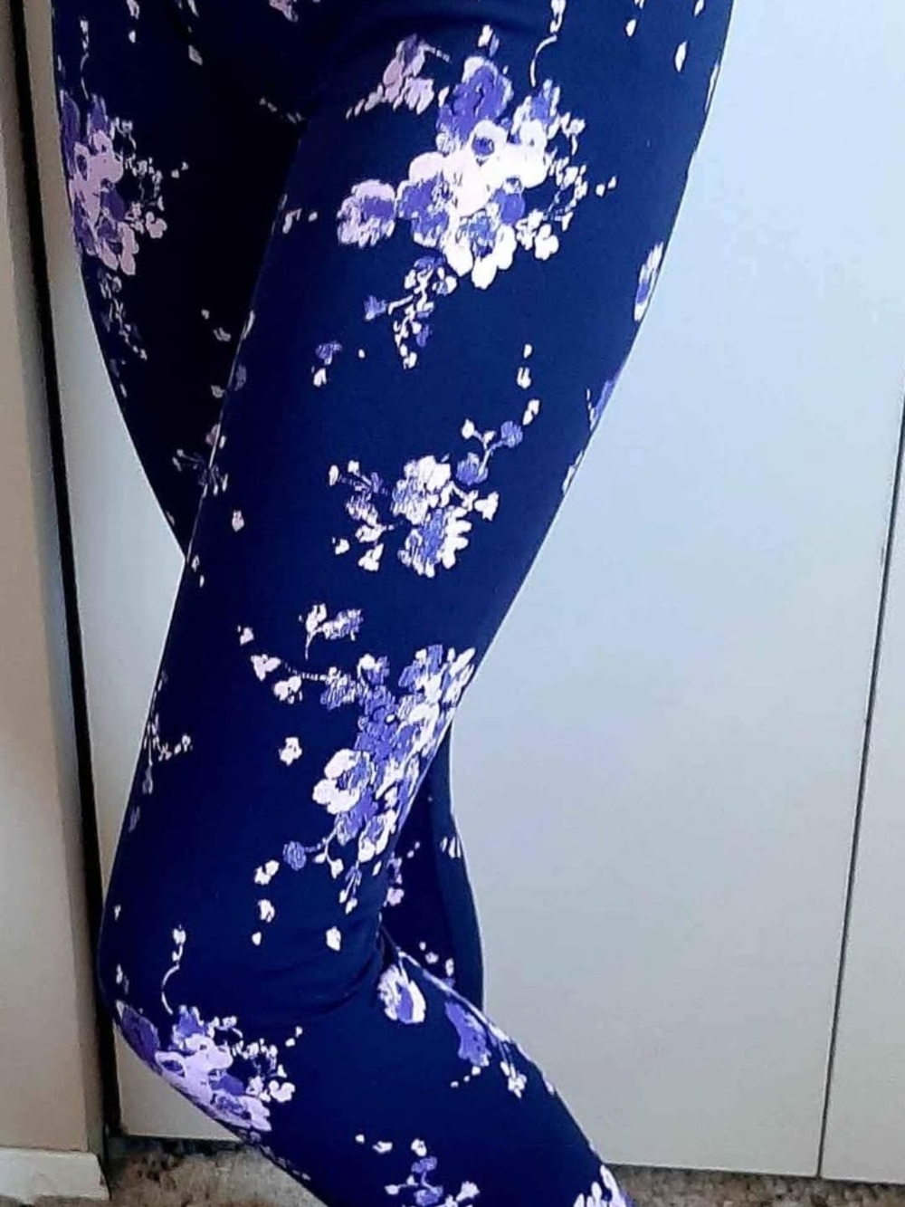 Brand New Navy Floral Leggings -girls.Size 8-10 Years.